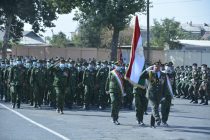 В Турсунзаде прошёл военный парад с участием 3000 солдат и офицеров, военнослужащих резерва