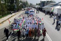 В Хороге в честь 30-летия Государственной независимости Таджикистана состоялось праздничное шествие и торжественное собрание