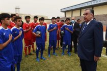 Лидер нации Эмомали Рахмон открыл спортивную площадку в сельском джамоате имени Исмата Шарифа Дангаринского района