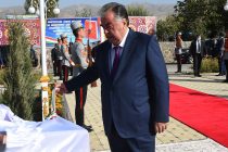 Глава государства Эмомали Рахмон открыл площадь Государственного флага и сквер в центре Муминабадского района