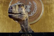 В НАРУШЕНИИ ПРОТОКОЛА. С трибуны Генассамблеи ООН к человечеству обратился… динозавр