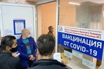 В Кремле назвали отказ от вакцинации от COVID-19 безответственным
