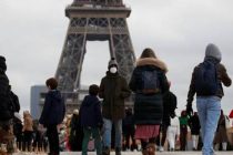 Власти Франции заявили, что в стране складывается критическая ситуация из-за «омикрона»