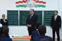 ТАСС: Эмомали Рахмон поручил улучшить изучение русского и английского языков в вузах Таджикистана