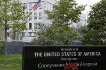 Госдеп разрешил части сотрудников посольства США в Киеве покинуть Украину с семьями