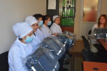 В Таджикистане работников здравоохранения обеспечили медицинскими рюкзаками
