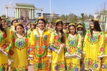 В Таджикистане проходит кампания по повышению культуры ношения национальной одежды