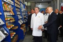 Президент Эмомали Рахмон в Исфаре открыл кондитерский цех ООО «Баракат — Исфара» и посетил выставку его продукции