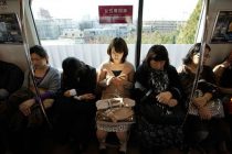 В Японии в 2022 году рекордно снизилась рождаемость, опустившись ниже 800 тысяч