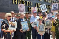 ФОТОФАКТ. «Помним, чтим, гордимся!». В Душанбе провели акцию «Бессмертный полк»