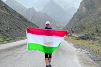 Австралийская бегунья Мина Гули прибыла в город Хорог Горно-Бадахшанской автономной области