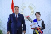 130 студентов, магистрантов и аспирантов Согдийской области награждены стипендиями председателя области