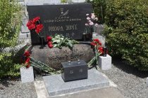 Дипломаты стран СНГ возложили цветы к могиле Рихарда Зорге