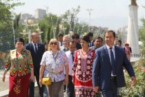 Участники Душанбинской водной конференции посетили Национальный музей Таджикистана