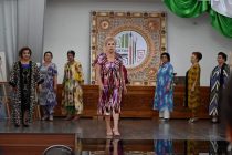 Впервые в Таджикистане состоялся показ мод для женщин старше 60 лет