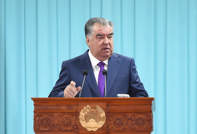 Таджикский период. Эмомали Рахмон 2022. Флаг президента Таджикистана.