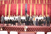 30 учащихся таджикских школ удостоены высших универсальных и отраслевых аттестатов с золотыми и серебряными медалями