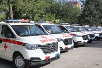 Минздраву Таджикистана передали 15 новых автомобилей скорой помощи и другое медицинское оборудование