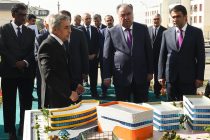 Лидер нации Эмомали Рахмон заложил камень в фундамент строительства здания филиала Сингапурского института развития менеджмента в Душанбе