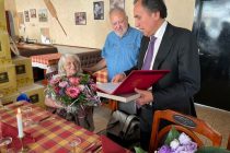 Посол Таджикистана поздравил Эрну Хайзер с 80-летием
