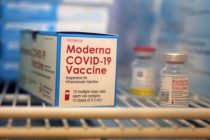 Великобритания стала первой страной в мире, одобрившей вакцину против омикрона