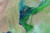 «МУССОН НА СТЕРОИДАХ». В Пакистане из-за наводнения появилось стокилометровое озеро