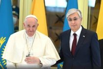 Папа римский прибыл в Казахстан
