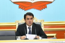 В преддверии празднования Дня Государственной независимости Председатель города Душанбе Рустами Эмомали оказал денежную и материальную помощь 5 тысячам нуждающихся
