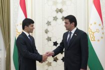 Председатель города Душанбе подарил таджикскому спортсмену Эмомалии Нурали двухкомнатную квартиру