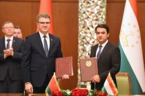 Церемония подписания новых документов сотрудничества между Таджикистаном и Беларусью
