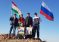 В ЧЕСТЬ ЮБИЛЕЯ ПРЕЗИДЕНТОВ. Юные спортсмены подняли флаги Таджикистана и России, а также портреты Эмомали Рахмона и Владимира Путина на высшую точку Согдийской области!