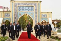 Президент страны Эмомали Рахмон посетил гробницу ученого и философа Востока Мир Саида Али Хамадони