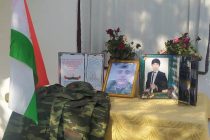 Министр образования и науки Таджикистана посетил дома солдат и офицеров, погибших при защите рубежей Родины