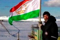 Абдулхамид Каюмов: «Гордимся тем, что мы водрузили Государственный флаг Таджикистана на шестом материке мира!»