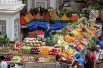 Цены на некоторые продукты питания и платные услуги  снизились в Таджикистане на 0,9%