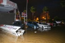 Сильный ливень затопил улицы и дома в турецкой Анталье