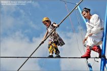 В парках Хатлона выступает узбекский цирк