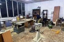 В Технологическом парке Таджикского государственного педагогического университета налажено производство современных столов и стульев