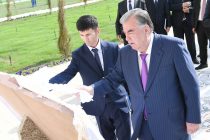 Президент Республики Таджикистан Эмомали Рахмон в  Зафарабадском районе открыл среднее образовательное учреждение №3