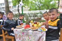 В честь Международного праздника Навруз в школах-интернатах города Душанбе был разостлан праздничный дастархан