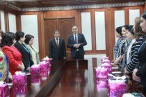 В честь Дня матери в парламенте Таджикистана состоялось праздничное мероприятие