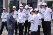 В Российско-Таджикском (славянском) университете проводили студентов-добровольцев на службу в армию