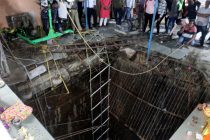 Число жертв обрушения крыши в индийском храме достигло 35 человек