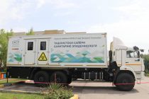 В Душанбе состоялась церемония передачи пяти передвижных санитарно-эпидемиологических лабораторий