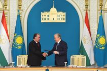 Церемония подписания новых документов сотрудничества между Таджикистаном и Казахстаном и пресс-конференция глав государств