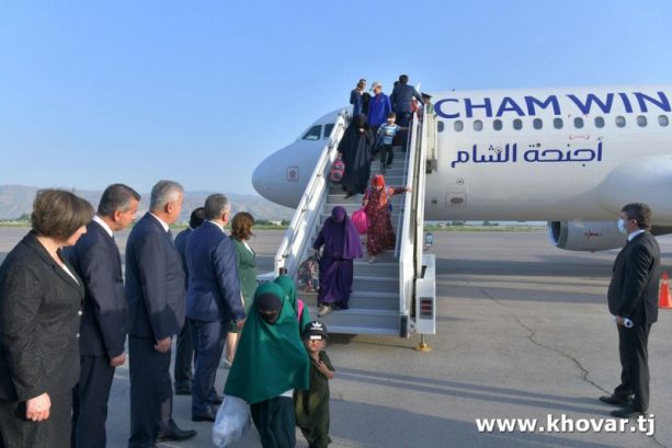По указанию Лидера нации Эмомали Рахмона 104 гражданина Таджикистана возвращены на родину из Сирии