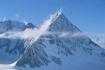 Гору в форме пирамиды обнаружили в Антарктиде