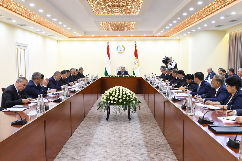 Президент Республики Таджикистан Эмомали Рахмон провел рабочее совещание с руководством Согдийской области, председателями ее городов и районов