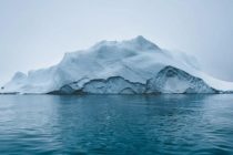 В Антарктиде начал быстро двигаться крупнейший в мире айсберг