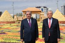 Лидер нации Эмомали Рахмон посетил выставку промышленной, сельскохозяйственной продукции и народных ремёсел Таджикистана в Казахстане